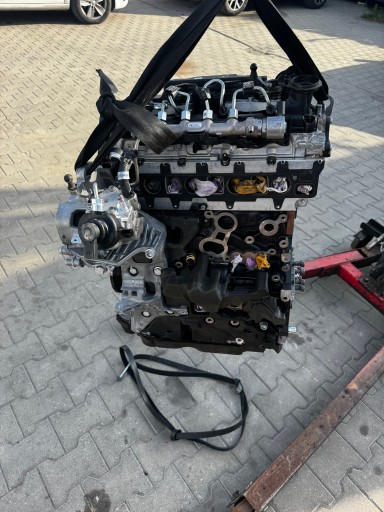engine pillar Z UKLADEM WTRYSKOWYM AUDI 2,0 TDI 10TYS KM DXP