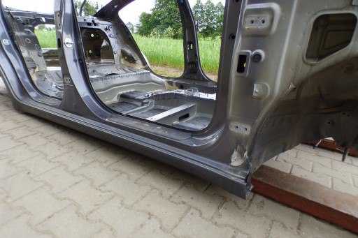 threshold right pillar lakier YT3 HYUNDAI ELANTRA VI