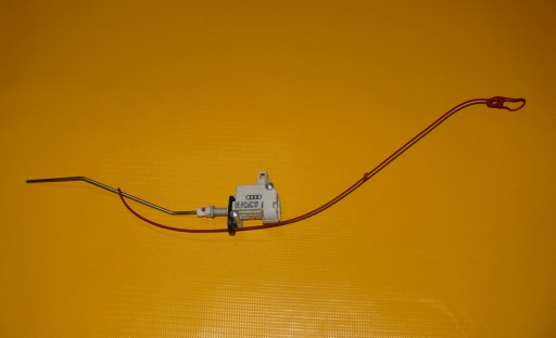 Dämpfer des zentralen Tueroeffner Klappen Tankklappe des Kraftstoffsbehälters AUDI A6 C6 AVANT 4F0862153
