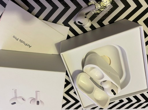 PRAWA SŁUCHAWKA APPLE AIRPODS PRO 1 generacja A2083 A2084 PRAWA SŁUCHAWKA APPLE AIRPODS PRO 1 generacja A2083 A2084