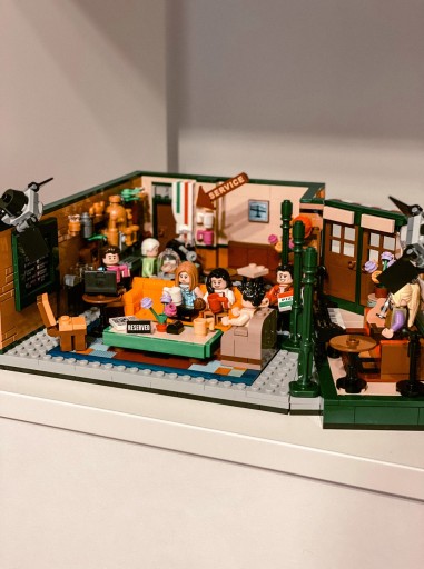 LEGO Ideas 21319 Central Perk Building Kit (1,070 Pieces) 