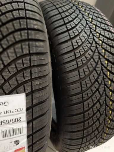 4 x Goodyear Vector 4Seasons Gen-3 235/45R19 99 T XL FR 4 x Goodyear Vector 4Seasons Gen-3 235/45R19 99 T XL FR