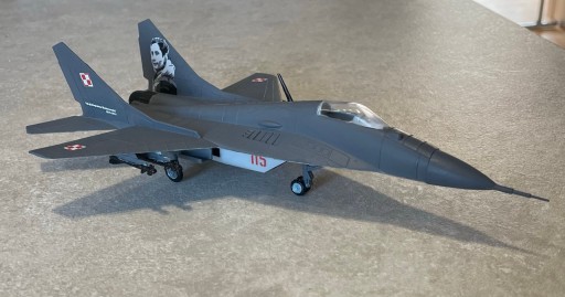 1:72 MIG-29 Fulcrum Polish Rocket z Odznaką Kościuszkowską +