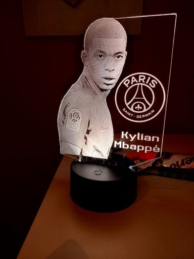 Lampička na psací stůl Soška Led Kylian Mbappe Fotbalista Zastoupení  Gravírování za 452 Kč - Allegro