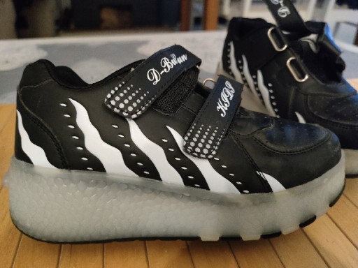 Чорні туфлі для роликових ковзанів