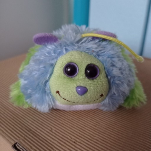 Ти талісман, плюшевий, милий монстр