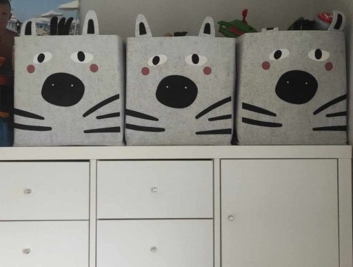 Funkcjonalne pudło zebra, przeznaczone na książki, zabawki, klocki, itp.