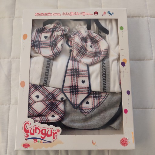 Wyprawka niemowlęca komplet w pudełku 56cm