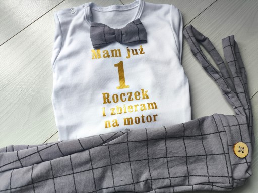Komplet na Pierwsze Urodziny szara krata Mam Już roczek i zbieram na motor