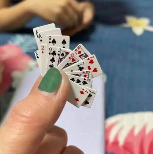 Mini karty do gry w pokera bardzo małe 1.5 x 1cm