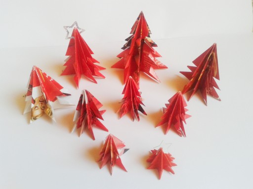 Zdjęcie oferty: Zestaw choinek z papieru czerwony las eko