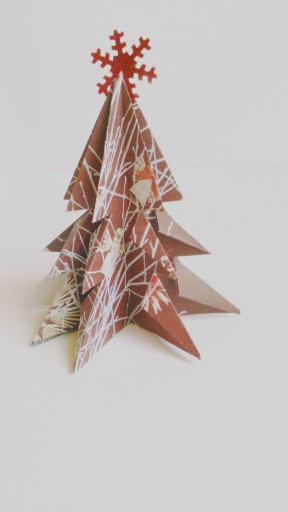 Zdjęcie oferty: Choinka z papieru z gwiazdką czekolada