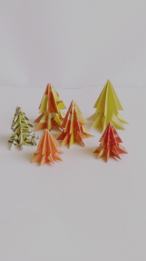 Zdjęcie oferty: Zestaw choinek z papieru żółto- pomarańczowy las