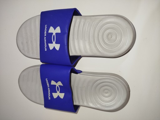 Klapki firmy Under Armour. Stan . Rozmiar 33,5.