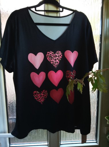 Zdjęcie oferty: BLUZKA KOLOROWE SERDUSZKA LEKKA 46/48 SHEIN NOWA Z METKĄ