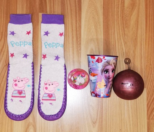 Zdjęcie oferty: SKARPETKO-KAPCIE PEPPA+GADŻETY DLA DZIECKA