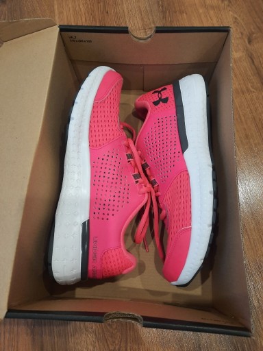 Zdjęcie oferty: Buty damskie Under Armour rozmiar 40