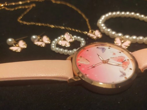Zdjęcie oferty: Różowo złoty zegarek damski kwarcowy + biżuteria