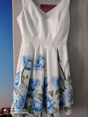 Zdjęcie oferty: Sukienka biała w kwiaty