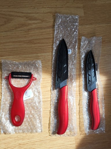 Zdjęcie oferty: Zestaw 2 noże + obieraczka czerwone