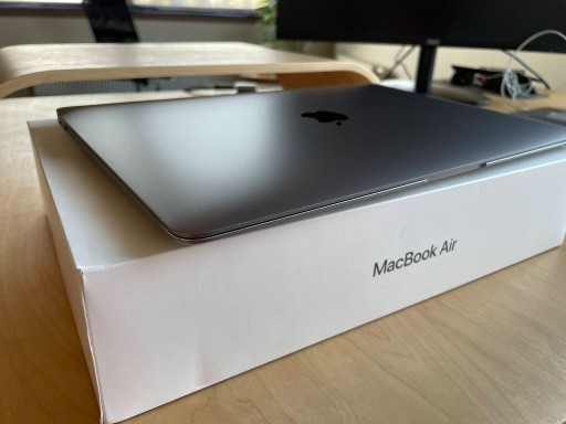 Zdjęcie oferty: MacBook Air 13.3 Space Gray 1.6GHz/8GB/256GB i5