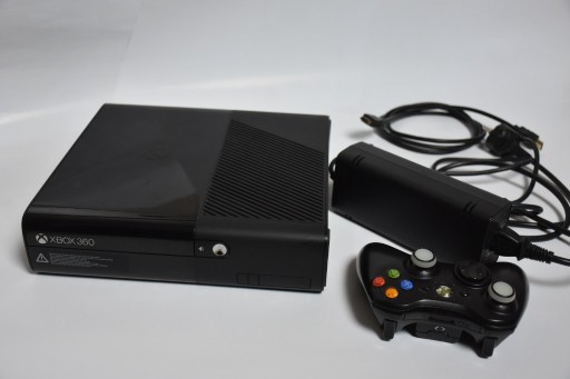 Zdjęcie oferty: Xbox 360 E z z dyskiem 250 GB – 54 gry - Okazja!