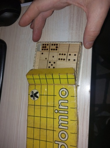 Zdjęcie oferty: Domino z drewna z starym pudełkiem