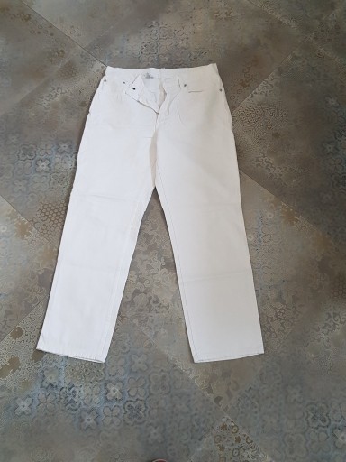 Zdjęcie oferty:    Damskie białe jeansy, wielkość 34