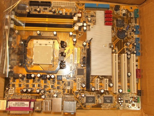 Zdjęcie oferty: Płyta główna ASUS M2N-TE/S AM2 + 2GB DDR2 RAM