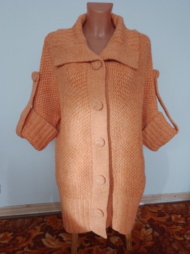 Zdjęcie oferty: Morelowy sweter ręcznie robiony oversize nietoperz