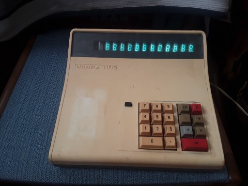 Zdjęcie oferty: Kalkulator vintazny Iskra 1103  GRATKA  1977 rok