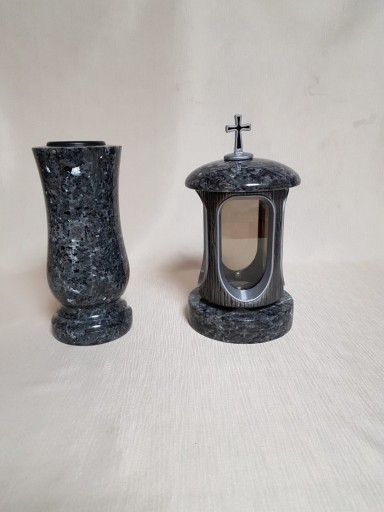 Zdjęcie oferty: Lampion i wazon granitowy zestaw Granit Labrador krzyżyk