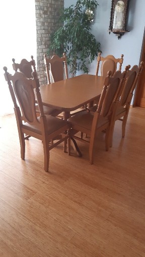 Zdjęcie oferty: Zestaw krzeseł że stołem zrobionym na zamówienie