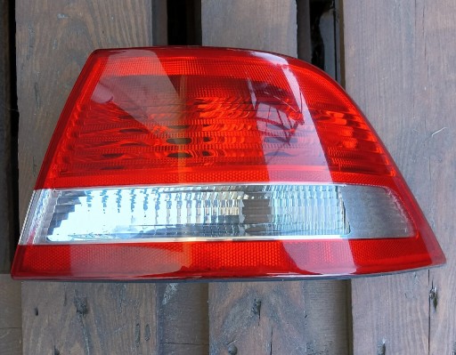 Zdjęcie oferty: Lampa prawa tył sedan Saab 93 9-3 