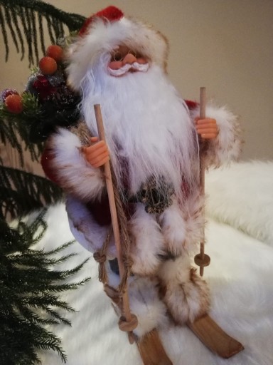 Zdjęcie oferty: Mikołaj na nartach 30 cm święta