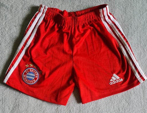 Zdjęcie oferty: Krótkie spodenki Adidas FC Bayern rozmiar 128