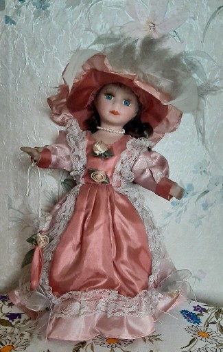 Zdjęcie oferty: Porcelanowa lalka kolekcjonerska księżniczka