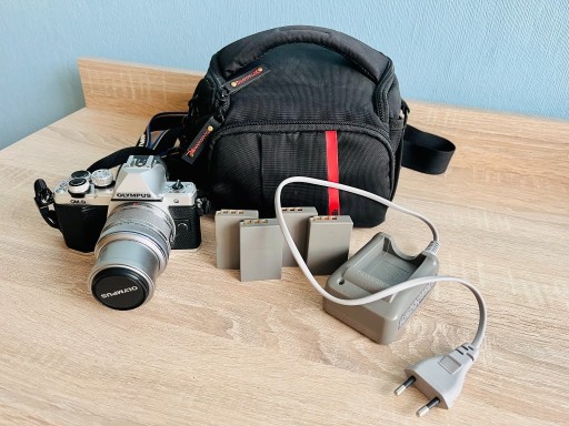 Zdjęcie oferty: Aparat OLYMPUS E-M10 Mark II + Obiektyw EZ 14-42mm