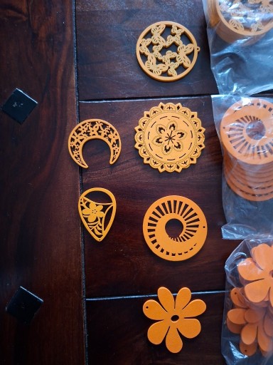 Zdjęcie oferty: 60 drewnianych dekoracji na choinke 6 wzorow pomaranczowe