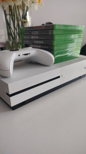 Zdjęcie oferty: Xbox one s +pad i 8 gier
