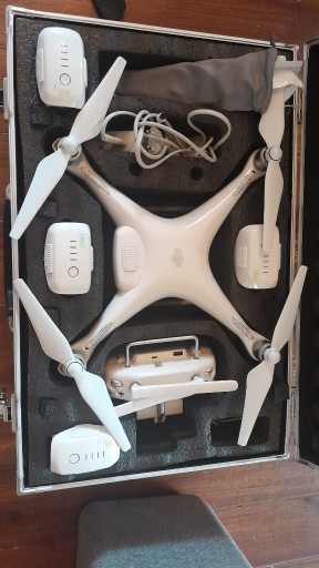 Zdjęcie oferty: Dron DJI Phantom 4 Advanced