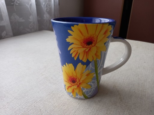 Zdjęcie oferty: Kubek  w  kwiatki