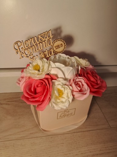 Zdjęcie oferty: Flowerbox kwiaty mydlane prezent komunijny komunia