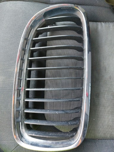 Zdjęcie oferty: BMW E90 E91 E92 nerka atrapa grill prawa 224059-10