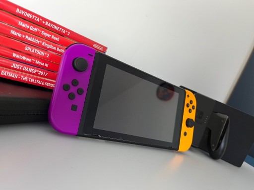 Zdjęcie oferty: Nintendo Switch + 7 gier + Joy-Cony + Dock + Etui | Bardzo dobry stan 