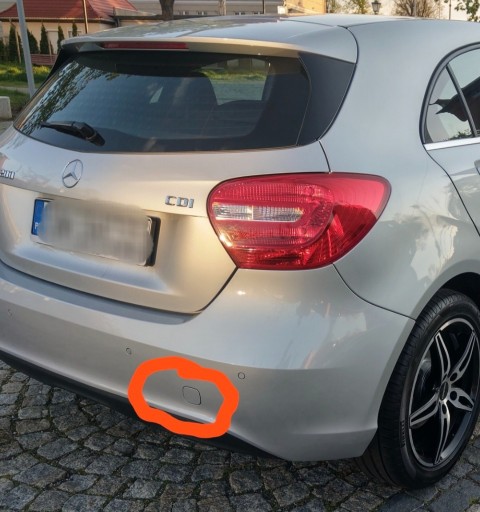 Zdjęcie oferty: Zaślepka zderzaka Mercedes W176 kolor 761 srebrny