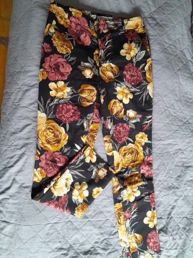 Zdjęcie oferty: Wiosenne spodnie w kwiaty , spodnie chinosy 34