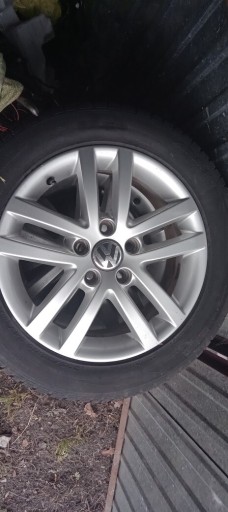 Zdjęcie oferty: Felgi opony wielosezonowe 16 205 55 16 VW 5x112  golf  V VI momo 8mm