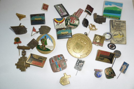 Zdjęcie oferty: 30 Odznak,odznaczeń medali,wpinek-zestaw