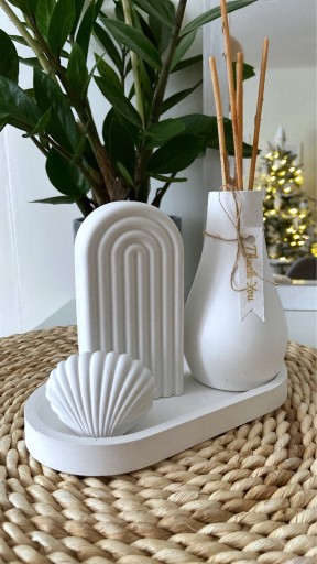 Zdjęcie oferty: Zestaw ceramiczny biały wazon tacka tęcza muszela 